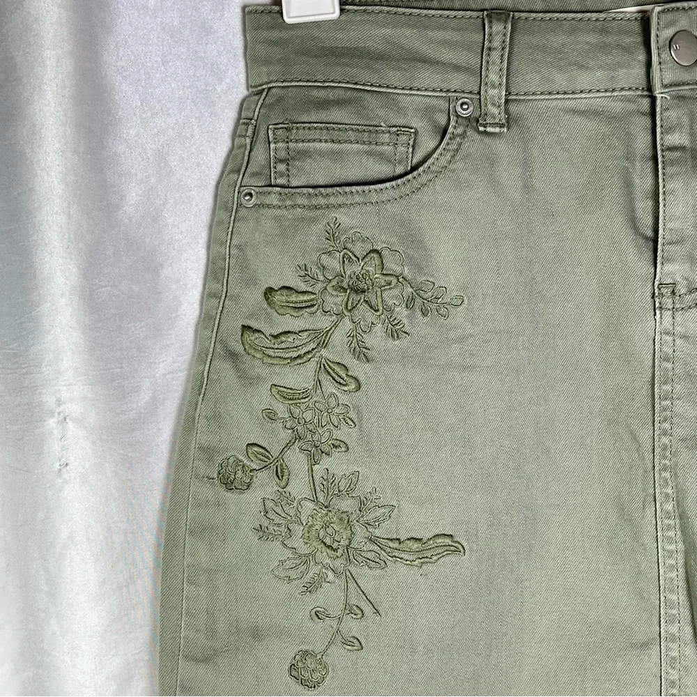 Westport Olive Green Denim Mini Skirt w/ Floral Embroidery | Boho Y2K Size 2